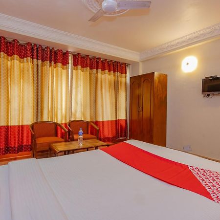 Oyo 795 Hotel Holiday Inn カトマンズ エクステリア 写真