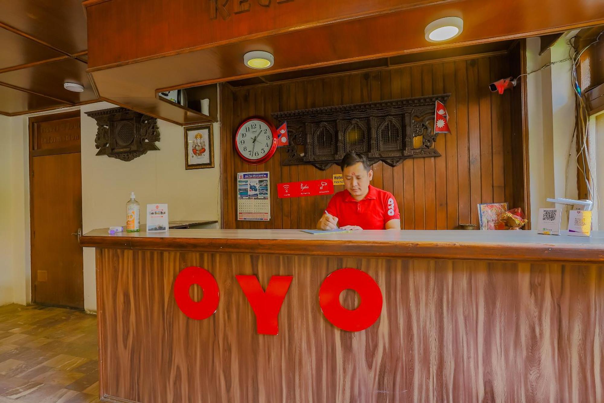 Oyo 795 Hotel Holiday Inn カトマンズ エクステリア 写真