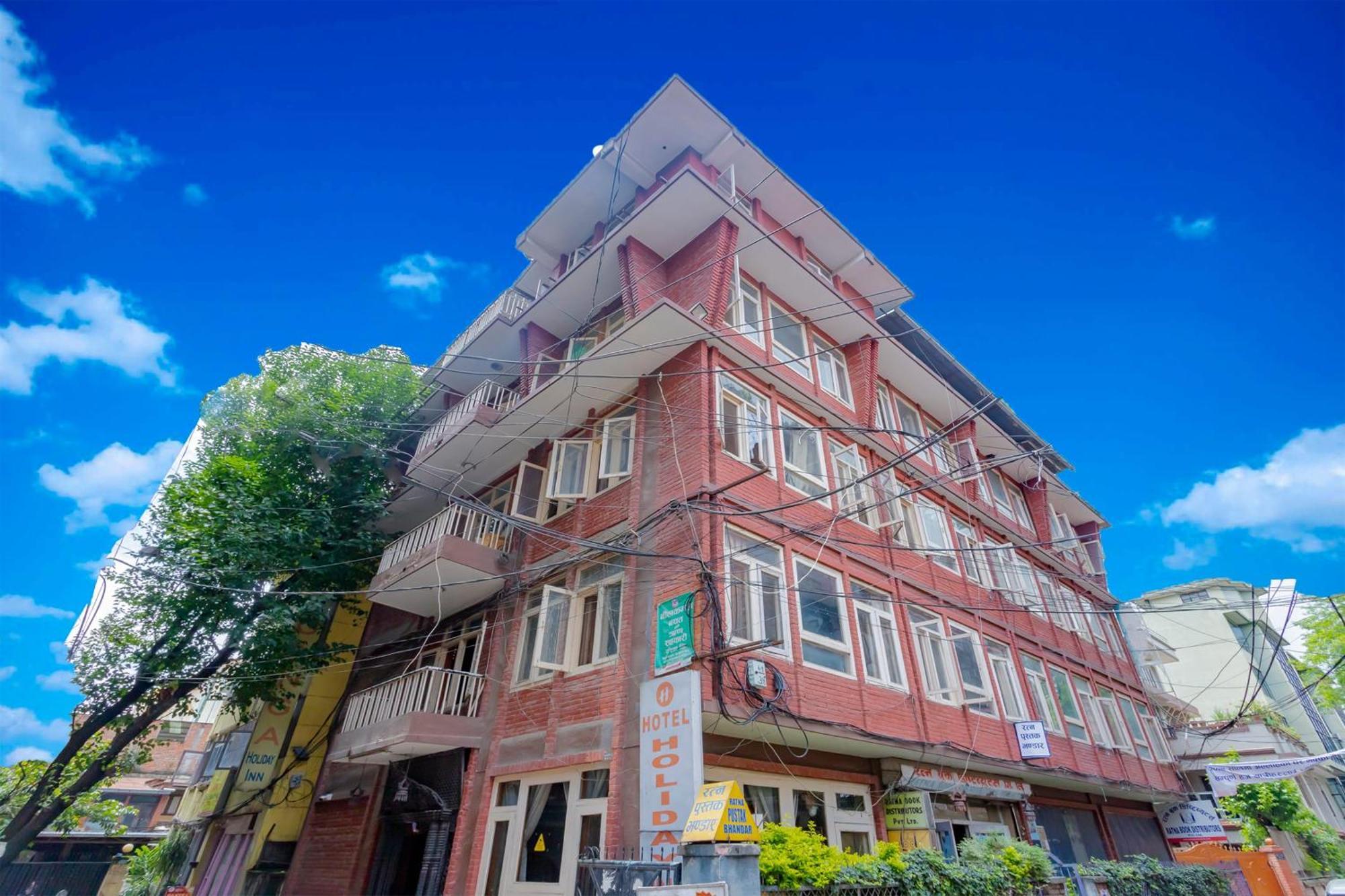 Oyo 795 Hotel Holiday Inn カトマンズ エクステリア 写真