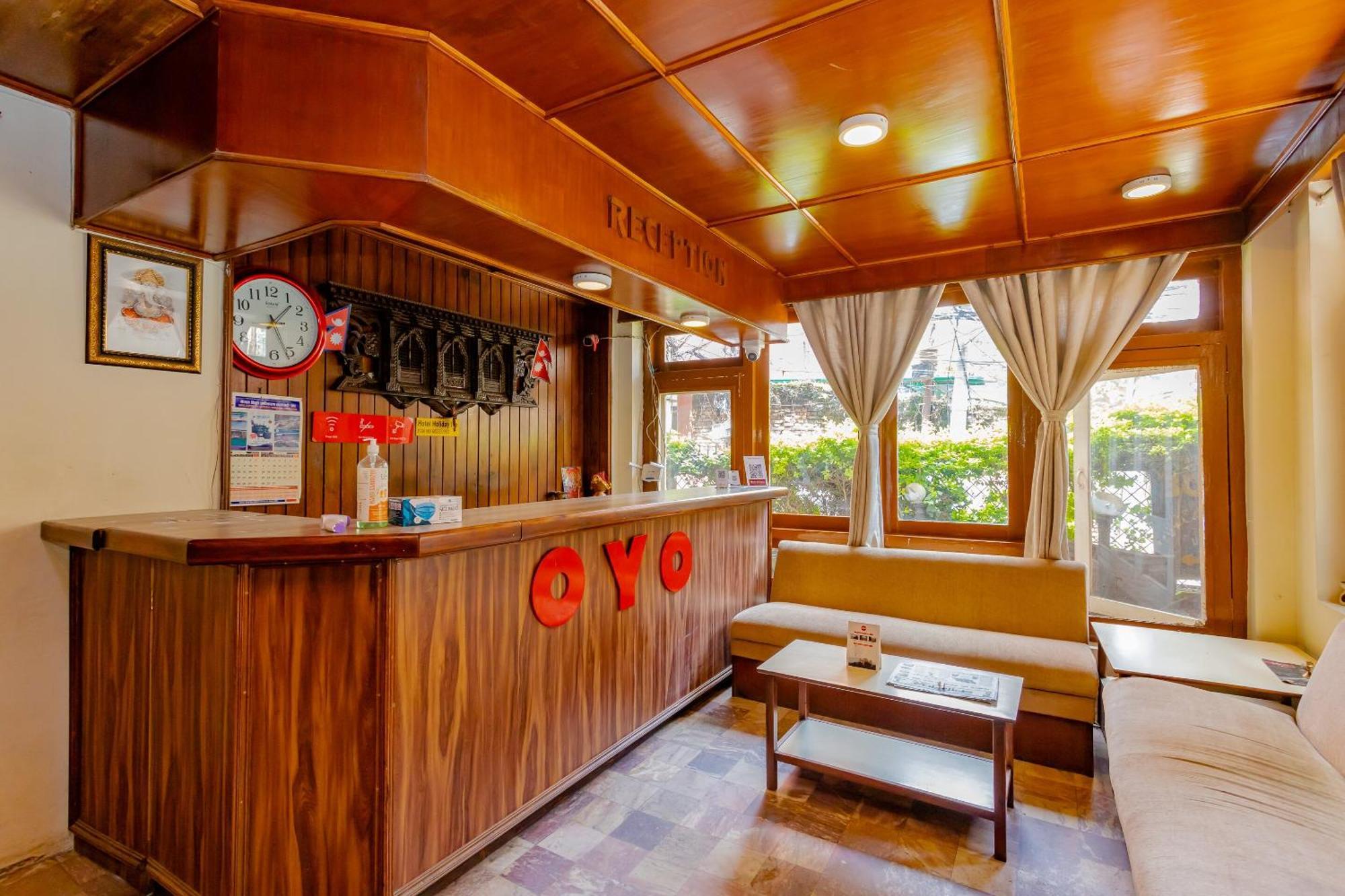 Oyo 795 Hotel Holiday Inn カトマンズ エクステリア 写真